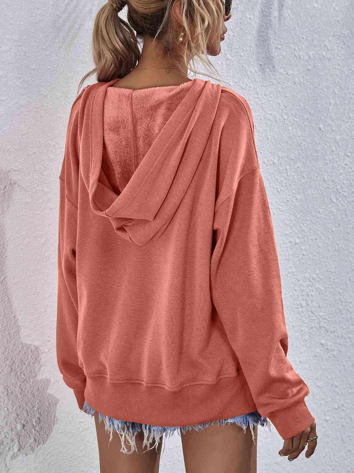 AS | Elegantní a uvolněná zimní mikina s kapucí