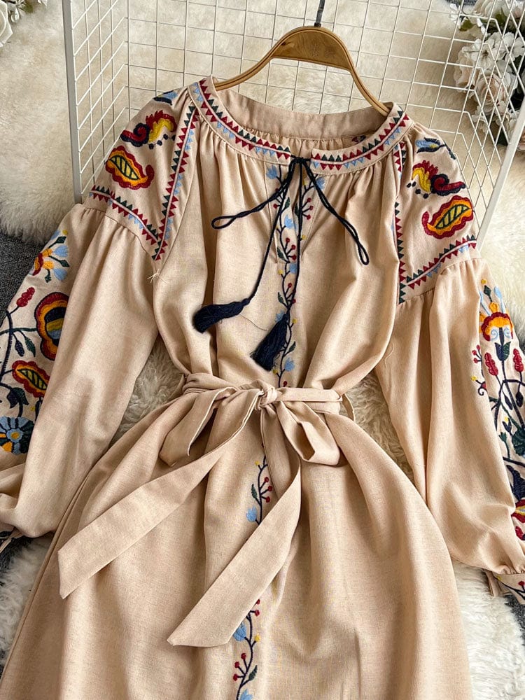 AS | Vyšívané vintage šaty