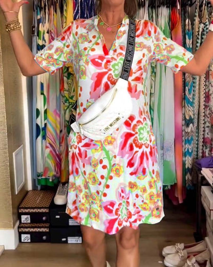 AS | Šaty s krátkými rukávy, květinovým potiskem a výstřihem do V