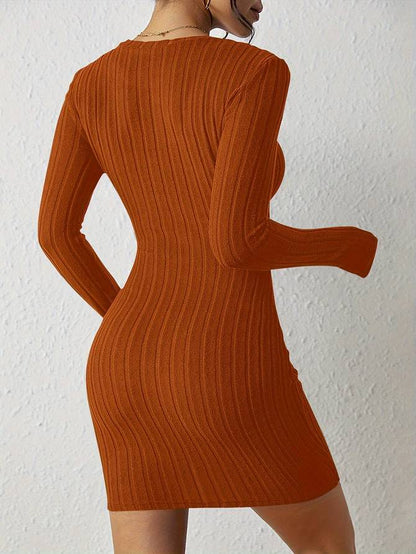 AS | Módní a minimalistické šaty