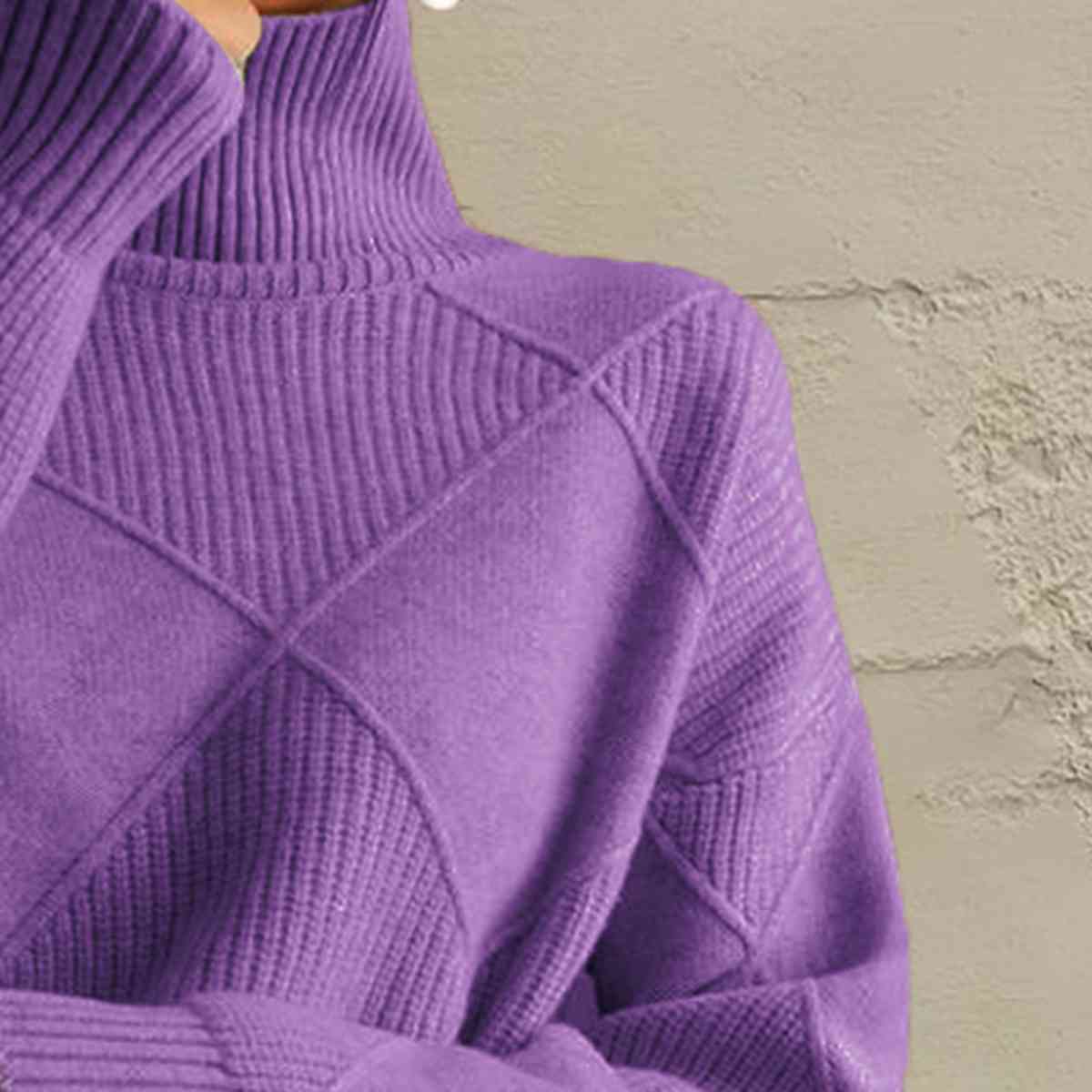 AS | Elegantní svetr s želvím výstřihem z geometrického úpletu