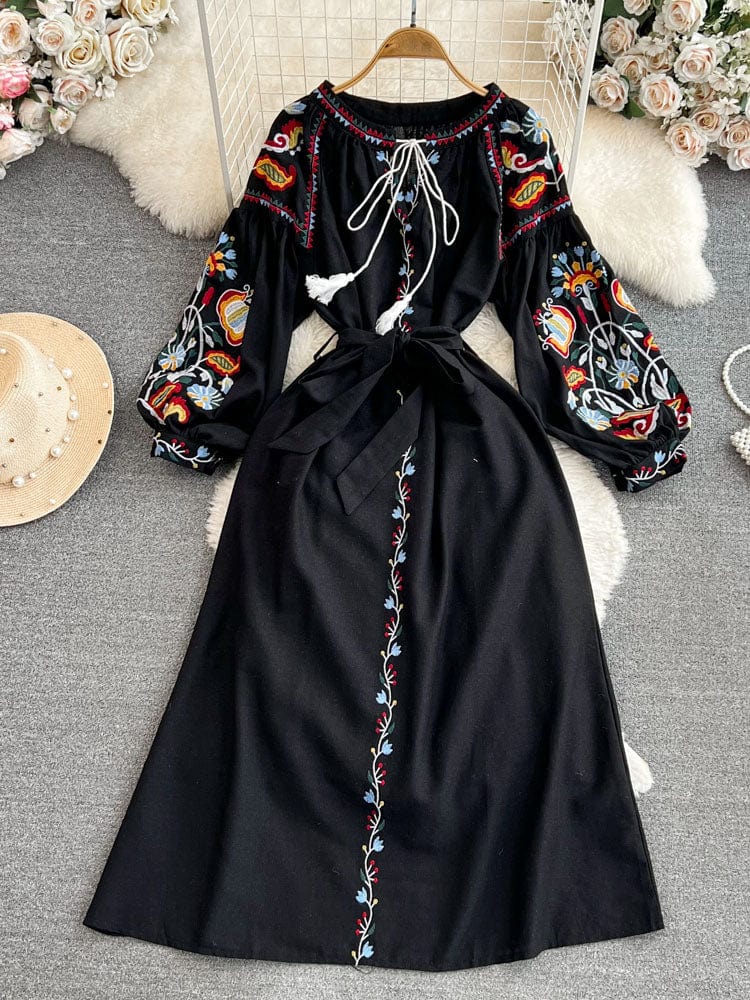 AS | Vyšívané vintage šaty