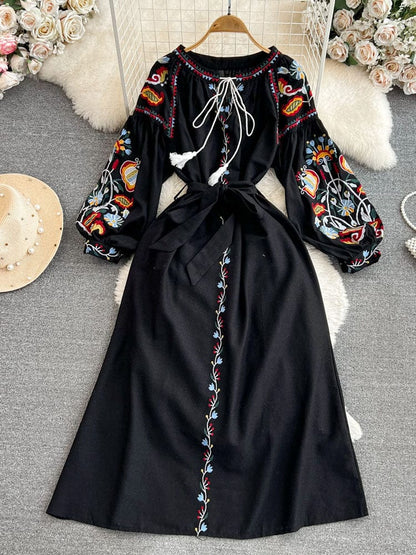 AS | Vyšívané vintage šaty