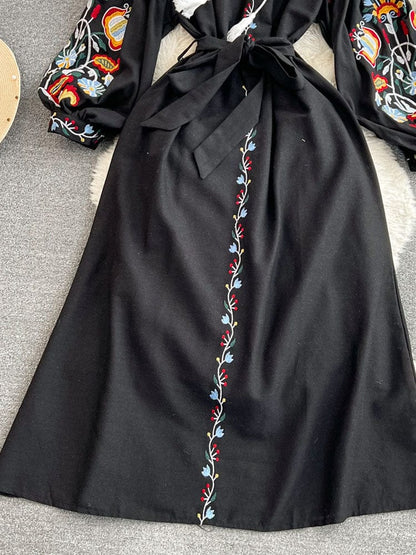 AS | Vyšívané vintage šaty