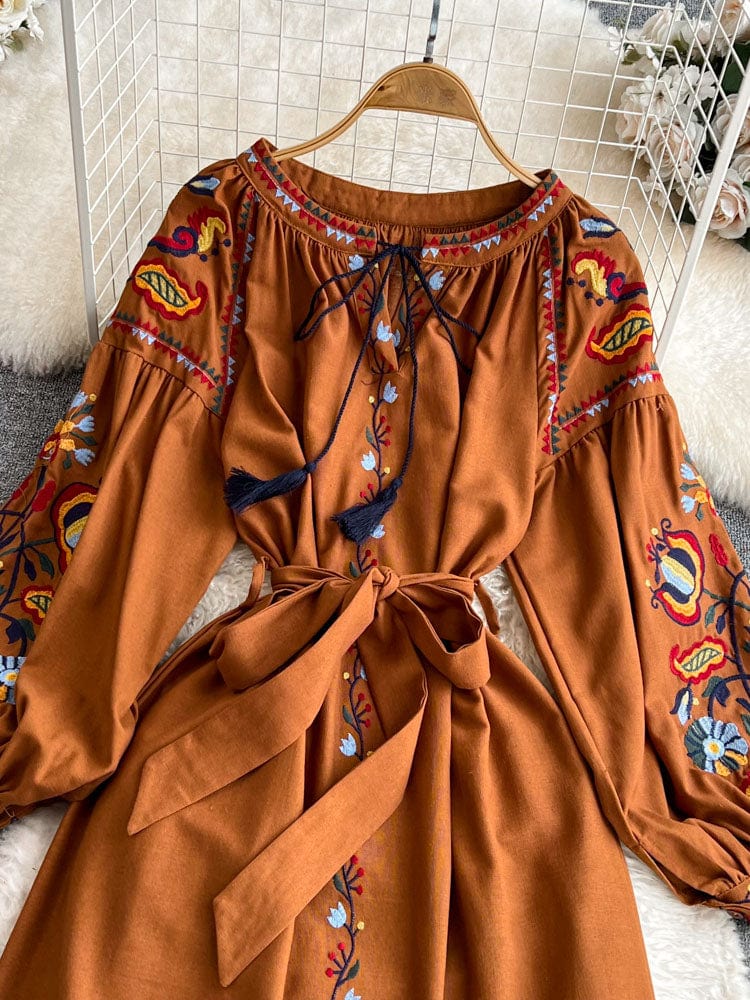 AS | Vyšívané vintage šaty