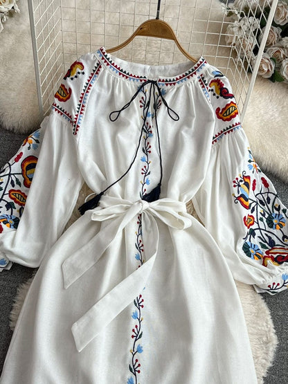 AS | Vyšívané vintage šaty