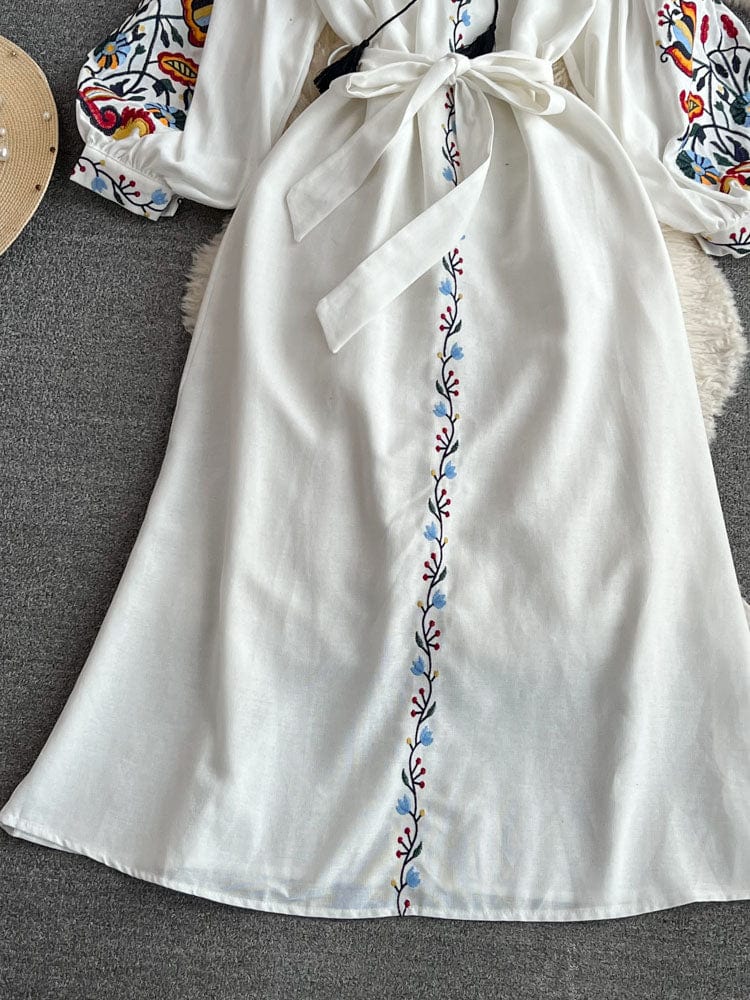 AS | Vyšívané vintage šaty